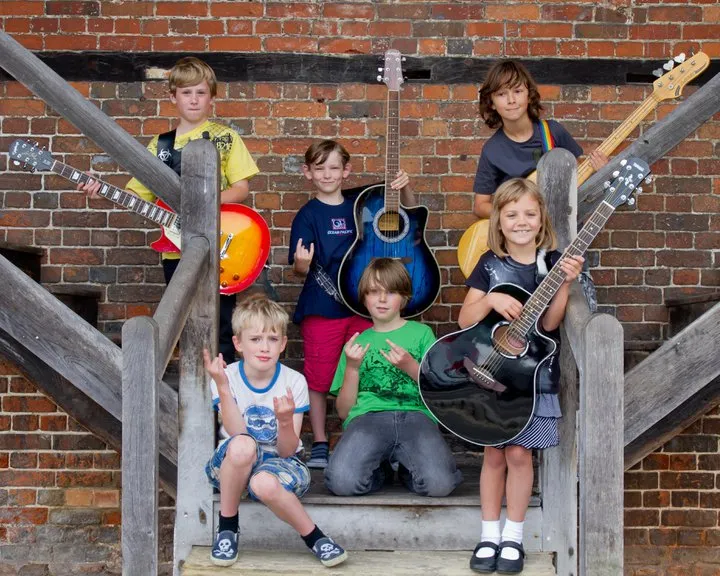 Ροκ μπάντα με παιδιά 8-10 χρονών!