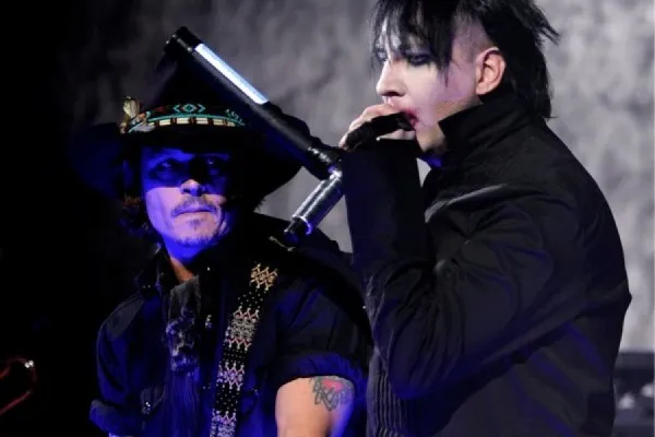 Johnny Depp | Παίζοντας κιθάρα για τον Marilyn Manson!