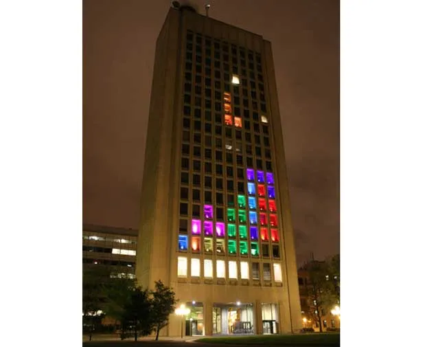 Φοιτητές παίζουν Tetris σε κτήριο!