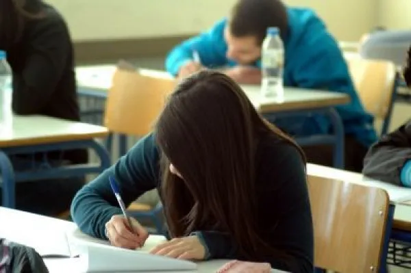 Πανελλαδικές Εξετάσεις 2012 | Νεοελληνική Γλώσσα (Θέματα - Λύσεις 2011)
