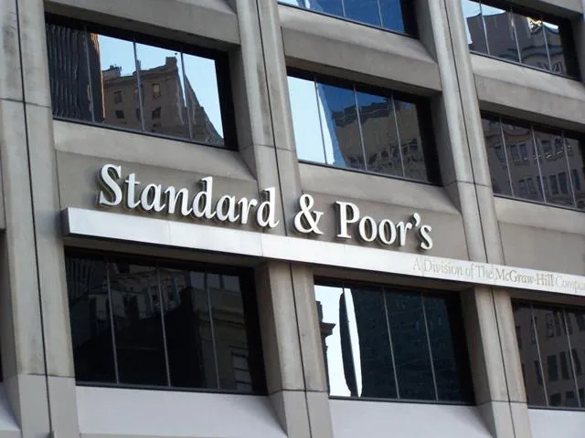 Standard & Poor's | Αναβάθμισε την Ελλάδα