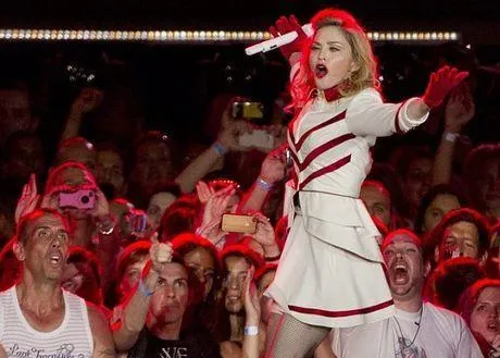 Madonna | Ενοχλήθηκε από το κοινό που κάπνιζε στη συναυλία! 