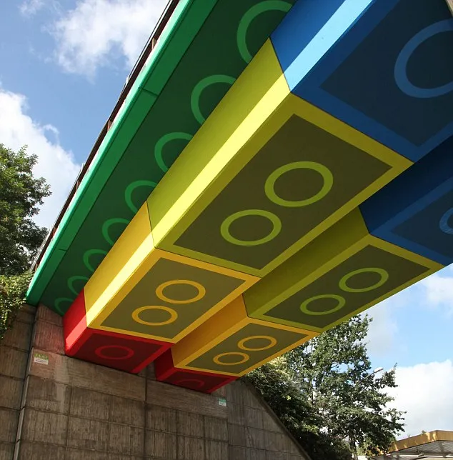 Γερμανία | Γέφυρα που μοιάζει να είναι φτιαγμένη με lego! (gallery)