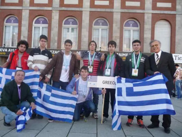 53η Διεθνής Μαθηματική Ολυμπιάδα | Σάρωσαν τα βραβεία Έλληνες μαθητές 