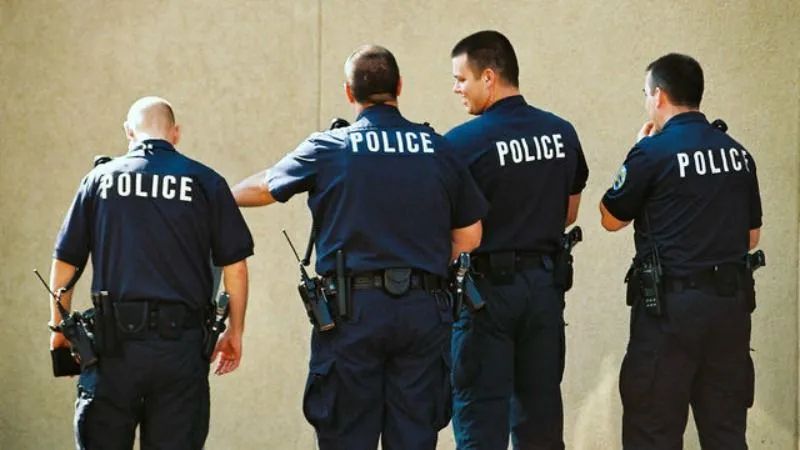 Μειώνονται οι αστυνομικοί στη φύλαξη πολιτικών προσώπων
