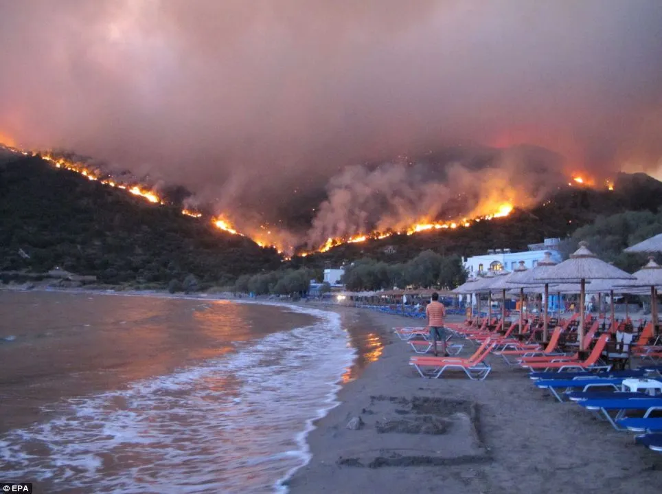 Χίος | Η πυρκαγιά εξαπλώνεται τρομακτικά