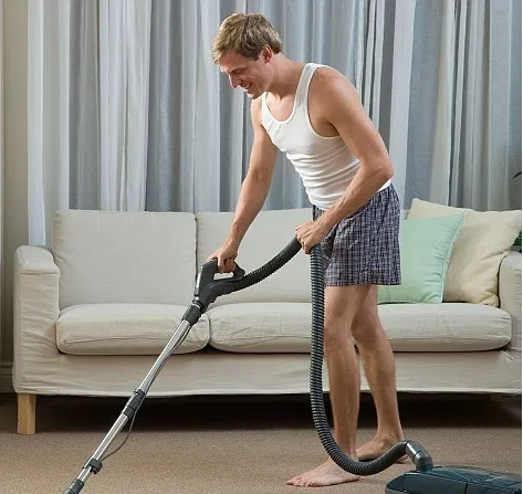 Έρευνα | Περισσότερο χαρούμενοι οι άντρες με δουλειές σπιτιού!