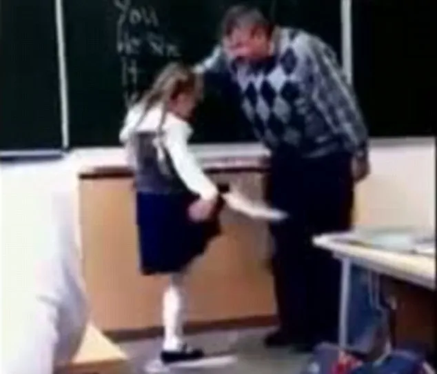 Κοριτσάκι κλώτσησε το δάσκαλό της... στην ευαίσθητη περιοχή! 