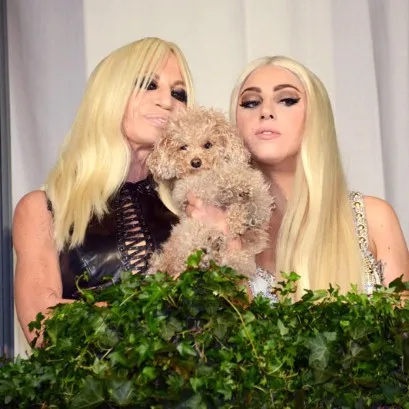 Lady Gaga & Donatella Versace | Βολτάρουν στο Μιλάνο 