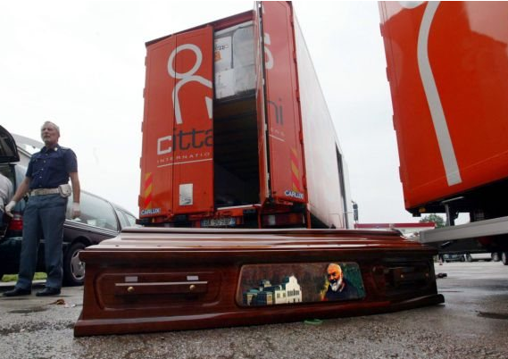 Γερμανία | Κλάπηκε φορτηγό με 12... νεκρούς