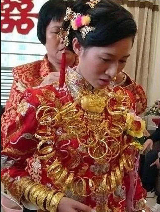 Κίνα | Ολόχρυση νύφη από πάνω μέχρι κάτω! 
