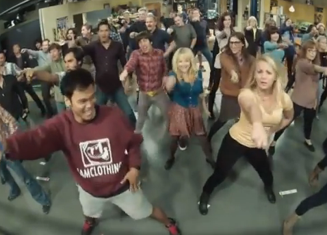 Big Bang Theory | Χορεύουν με flashmob το 