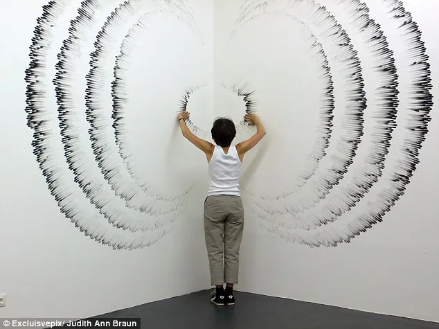 Δημιουργεί χρησιμοποιώντας το αποτύπωμα των δακτύλων της (gallery)