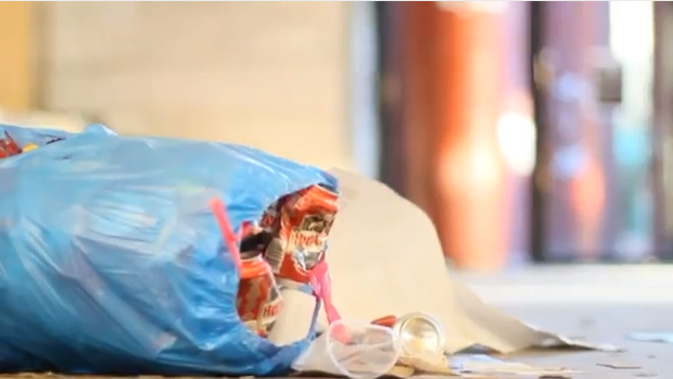 ΑΠΘ | Φοιτητής έφτιαξε φιλμάκι προβάλλοντας τα σκουπίδια [video]