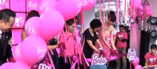 Ταϊβάν | Έκανε εγκαίνια το πρώτο Barbie cafe! [video] 
