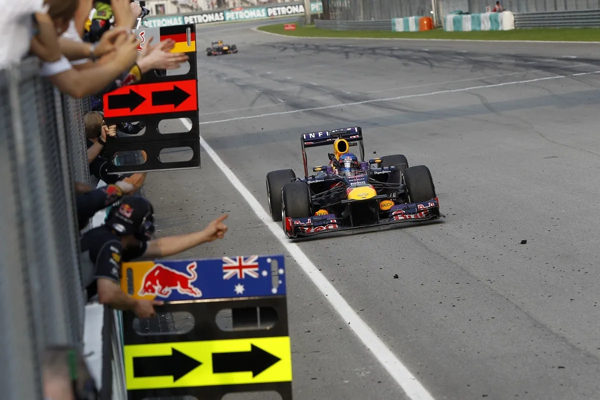Formula 1 | Νικητής ο Φέτελ ύστερα από έναν επεισοδιακό αγώνα 