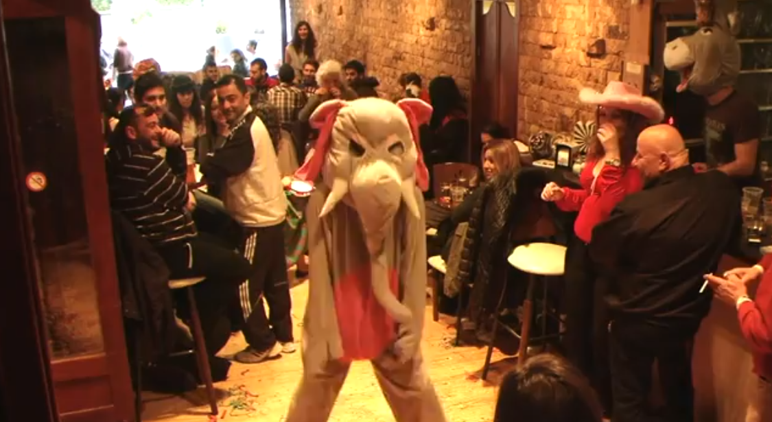 Το πρώτο Harlem Shake σε καφετέρια στο ΤΕΙ Αθήνας!