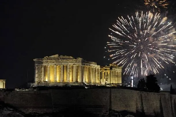 Neolaia Θέμα | Τι χρειάζεται για την «Ανάσταση» της ελληνικής κοινωνίας