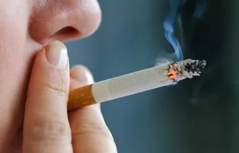 Το κόβουν σιγά σιγά το κάπνισμα οι Έλληνες;
