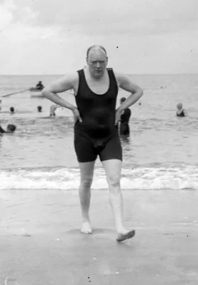Winston Churchill στην παραλία 