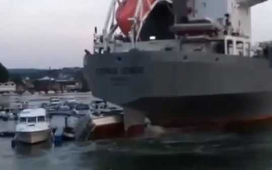 Το πιο #epic_fail παρκάρισμα πλοίου! [video] 