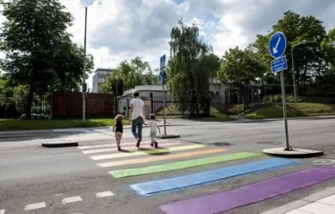 Σουηδία | Ένδειξη διαμαρτυρίας για την στοχοποίηση της ομοφυλοφιλίας στη ρωσική πρεσβεία