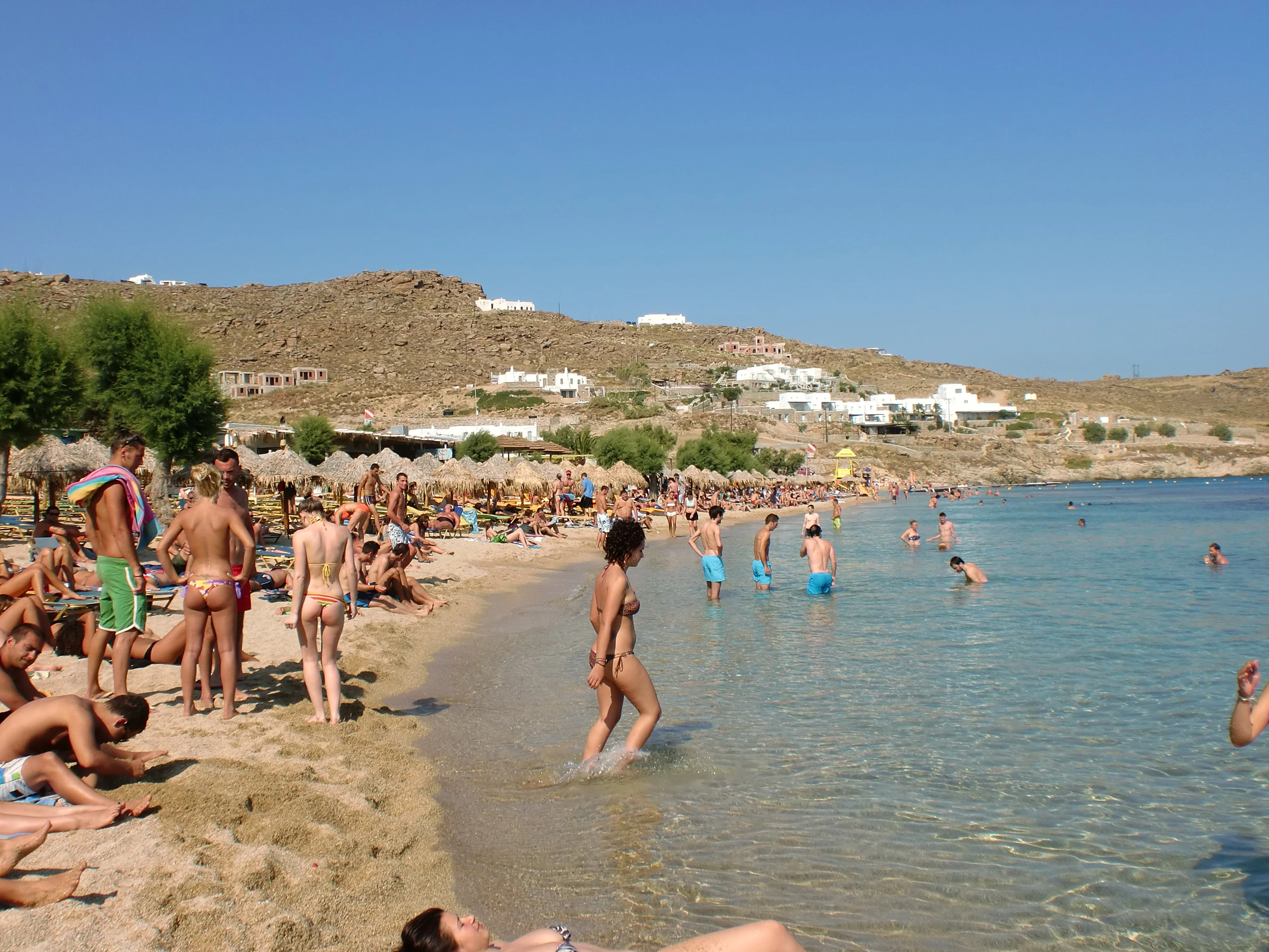 Οι 10+1 τύποι που θα πετύχεις σε μία ελληνική παραλία.