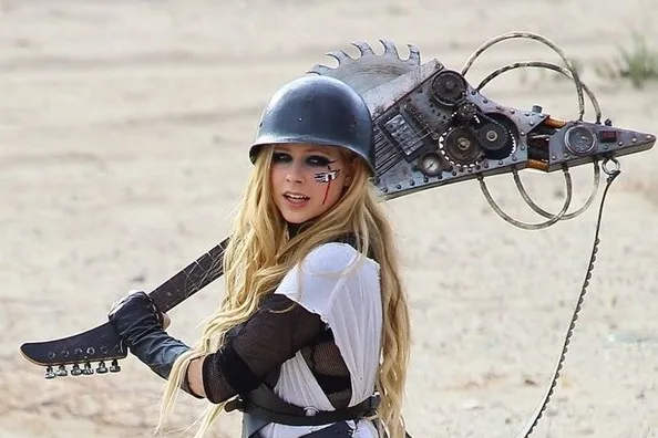 Avril Lavigne: Rock N Roll (video clip)