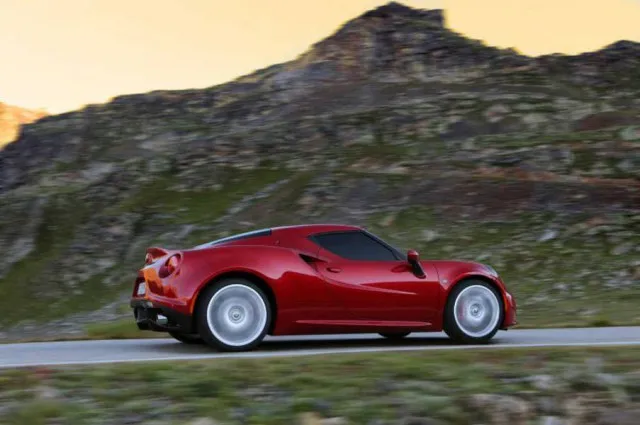 Alfa Romeo 4C: Πόσο θα κοστίζει στην Ελλάδα; 
