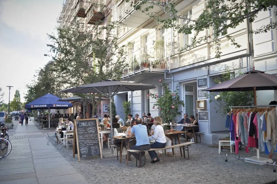 Βερολίνο | Συμβούλιο τάσσεται υπέρ του ανοίγματος coffee shop