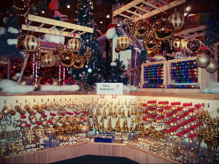 Αφιέρωμα: Το μεγαλύτερο Χριστουγεννιάτικο κατάστημα του κόσμου!