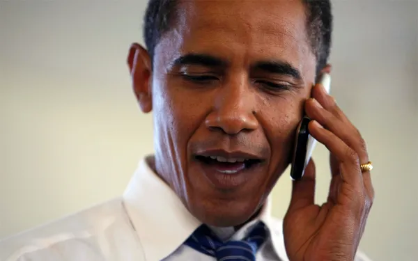 obama-cellphone