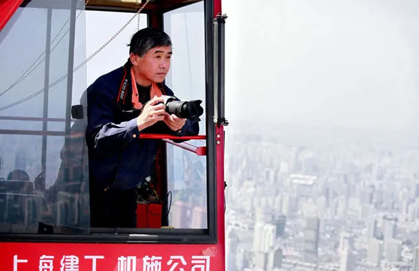 Stunning-Photographs-Of-Shanghai-Tower-By-Wei-Gensheng