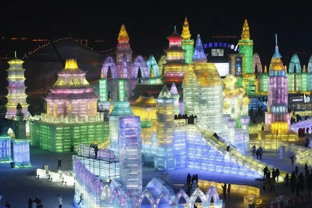 Κίνα | Εντυπωσιακά γλυπτά φτιαγμένα από χιόνι και πάγο