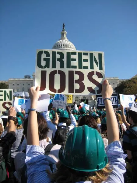 Απόψεις: «Πράσινη, κοινωνική οικονομία και ανεργία νέων»
