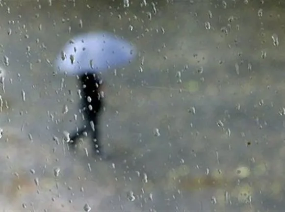 Κακοκαιρία - ΕΜΥ: Βροχές και καταιγίδες αναμένονται σήμερα σε όλη τη χώρα