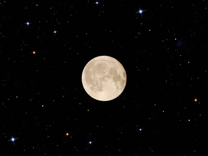 Η Σελήνη είναι πιο... μικρή απ' όσο νομίζαμε