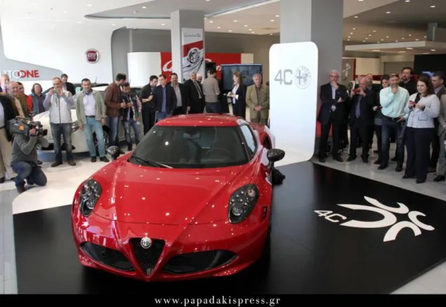 Παρουσιάστηκε η εκρηκτική Alfa Romeo 4C Launch Edition