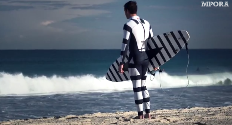 Αυστραλία: Κατασκευάσαν ειδική στολή που διώχνει τους καρχαρίες 