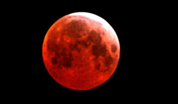 Κόκκινο θα βαφτεί το φεγγάρι την Μεγάλη Εβδομάδα! 