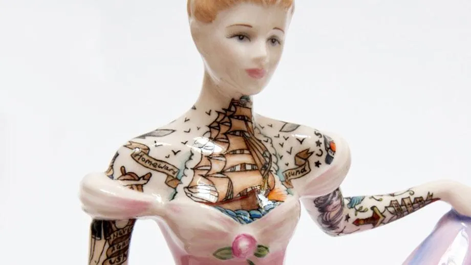 Πορσελάνινες κούκλες και τατουάζ, ένα project που δεν είχαμε ξαναδεί! 