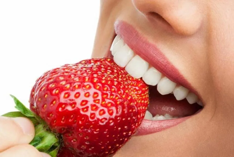 Ποιες τροφές λευκαίνουν τα δόντια;