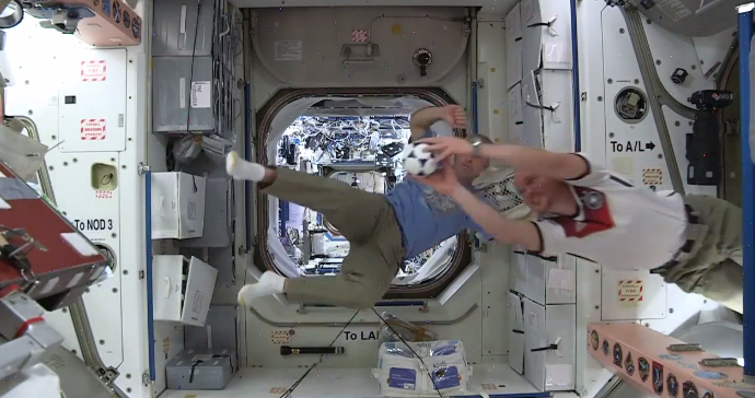 Και οι αστροναύτες της NASA στον ρυθμό του Μουντιάλ