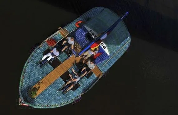 14-students_build_boat