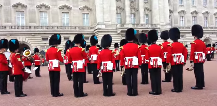 Λονδίνο: Η βασιλική φρουρά παίζει το τραγούδι του Game of Thrones 