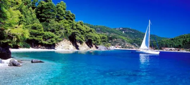 Τelegraph: Γιατί επιλέγει την Σκόπελο ως το καλύτερο νησί για τις διακοπές σου; 