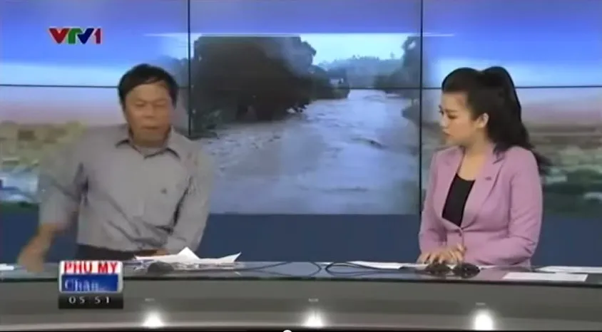 Βιετνάμ: Επική αντίδραση On-air μόλις χτύπησε το κινητό του 