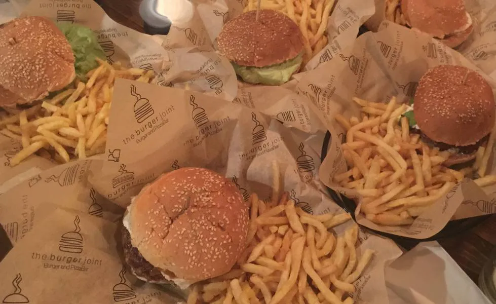 Burger Joint: Είναι κρίμα και άδικο, να το αποκαλούμε μπεργκεράδικο.