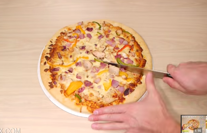 Πως να κλέψεις πίτσα χωρίς να σε αντιληφθεί κανείς! (video)