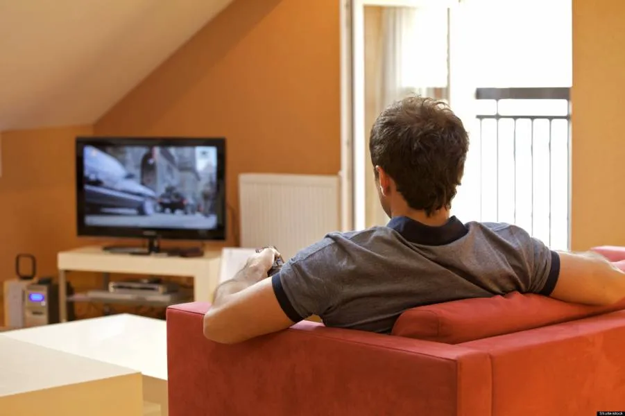 Έρευνα: Η τηλεόραση αυξάνει την μοναξιά;